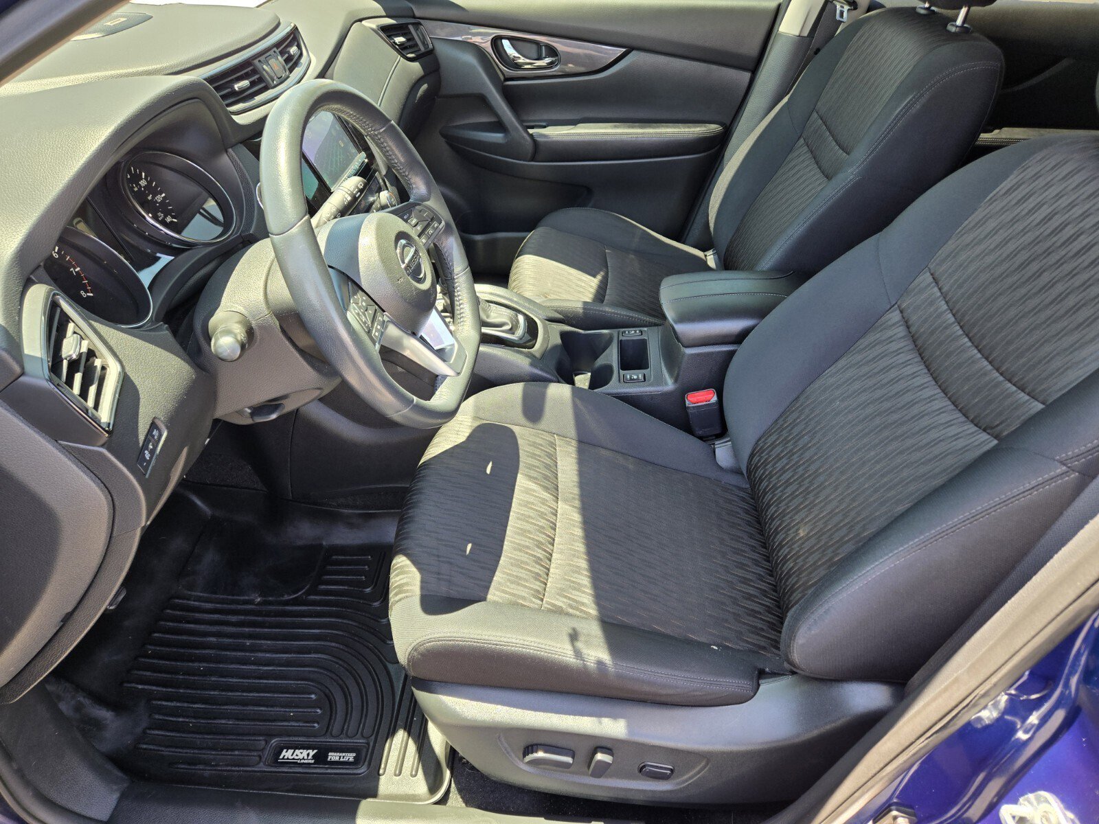 Used 2017 Nissan Rogue SV w/ Sun & Sound Touring Package AWD/4WD image 7