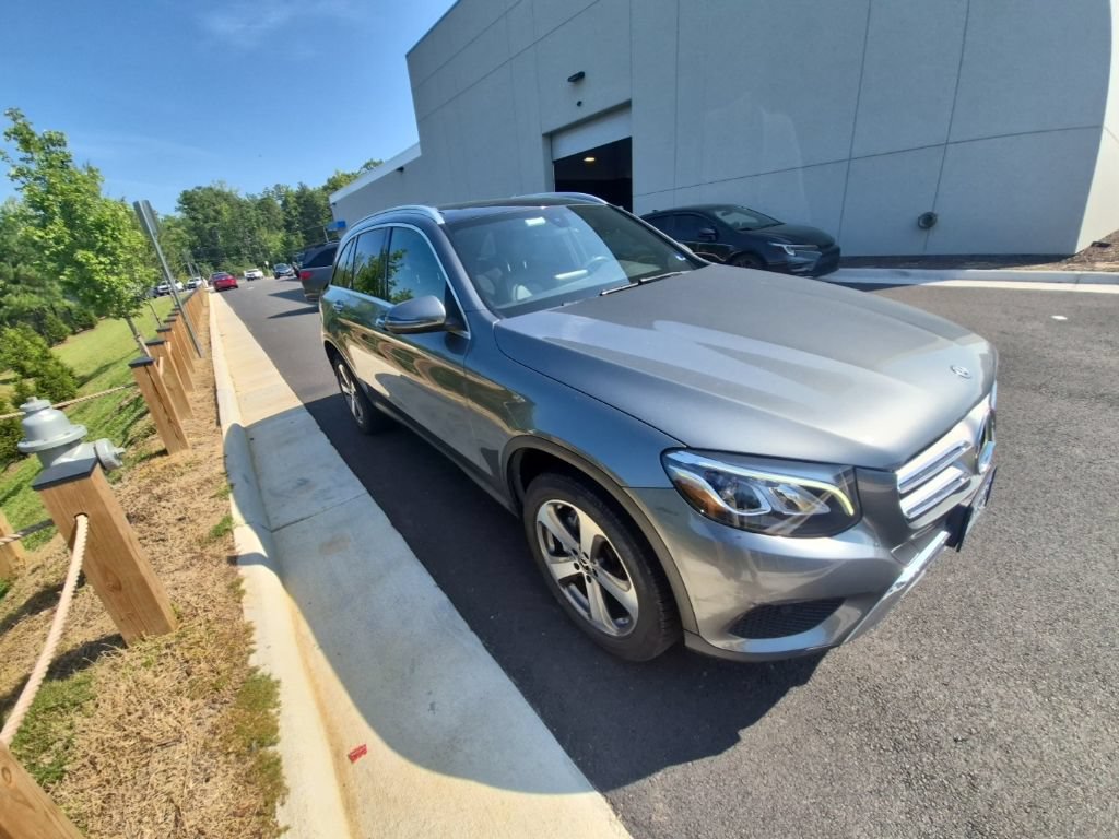 Used 2018 Mercedes-Benz GLC 300 4MATIC image 3