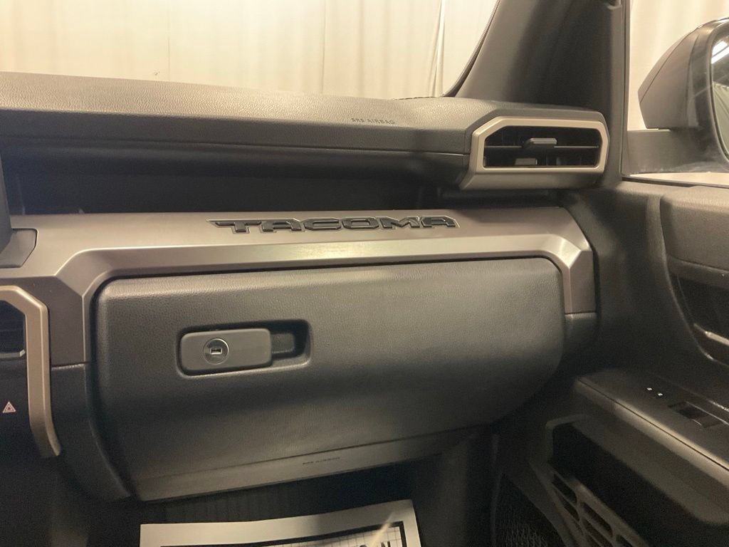 Used 2025 Toyota Tacoma SR5 AWD/4WD image 22