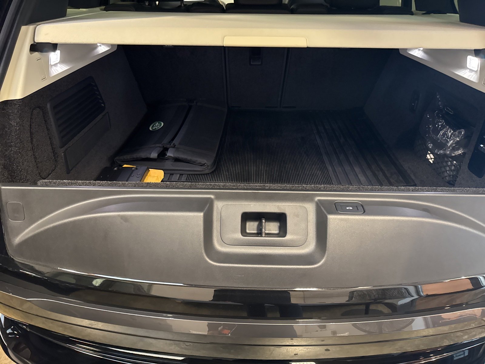 Used 2024 Land Rover Range Rover SE image 37