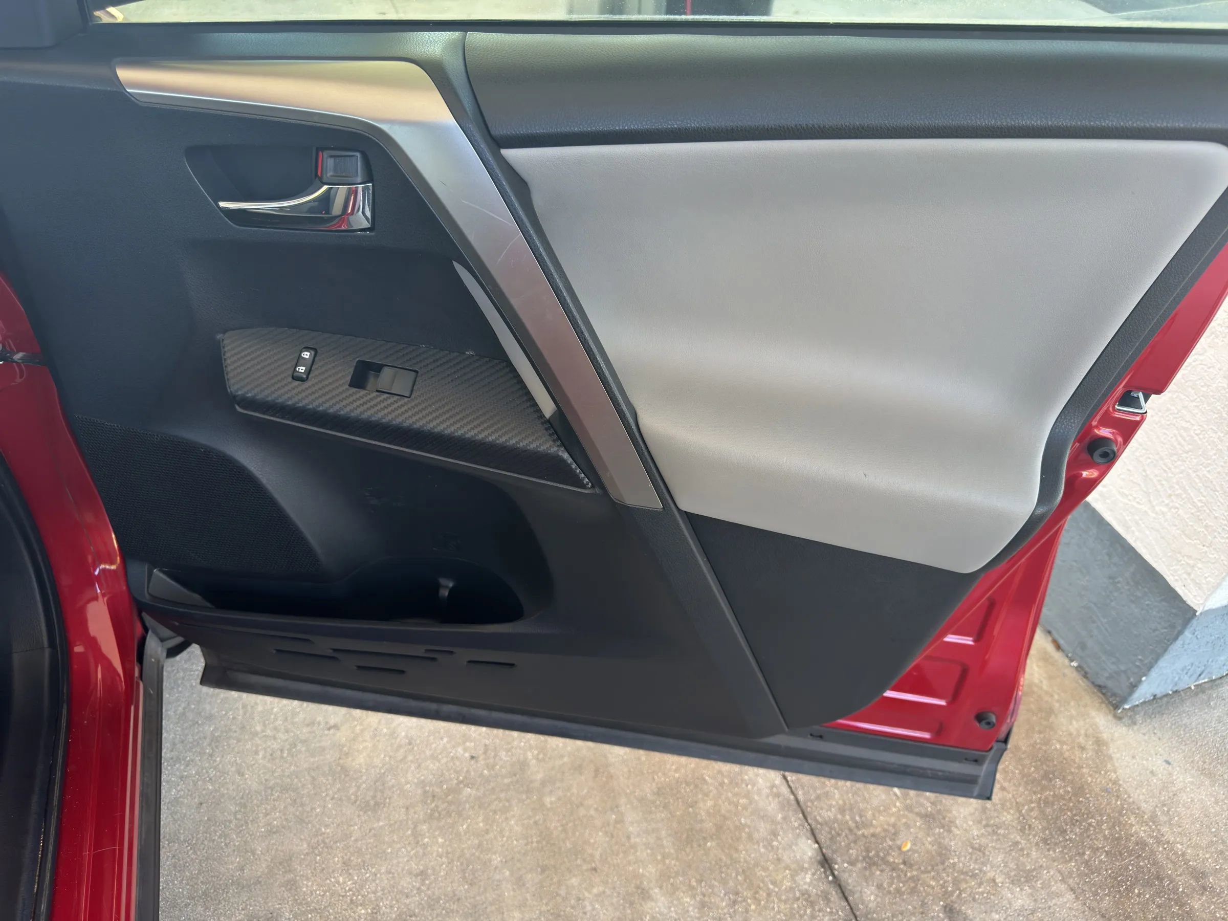 Used 2015 Toyota RAV4 Limited FWD image 30