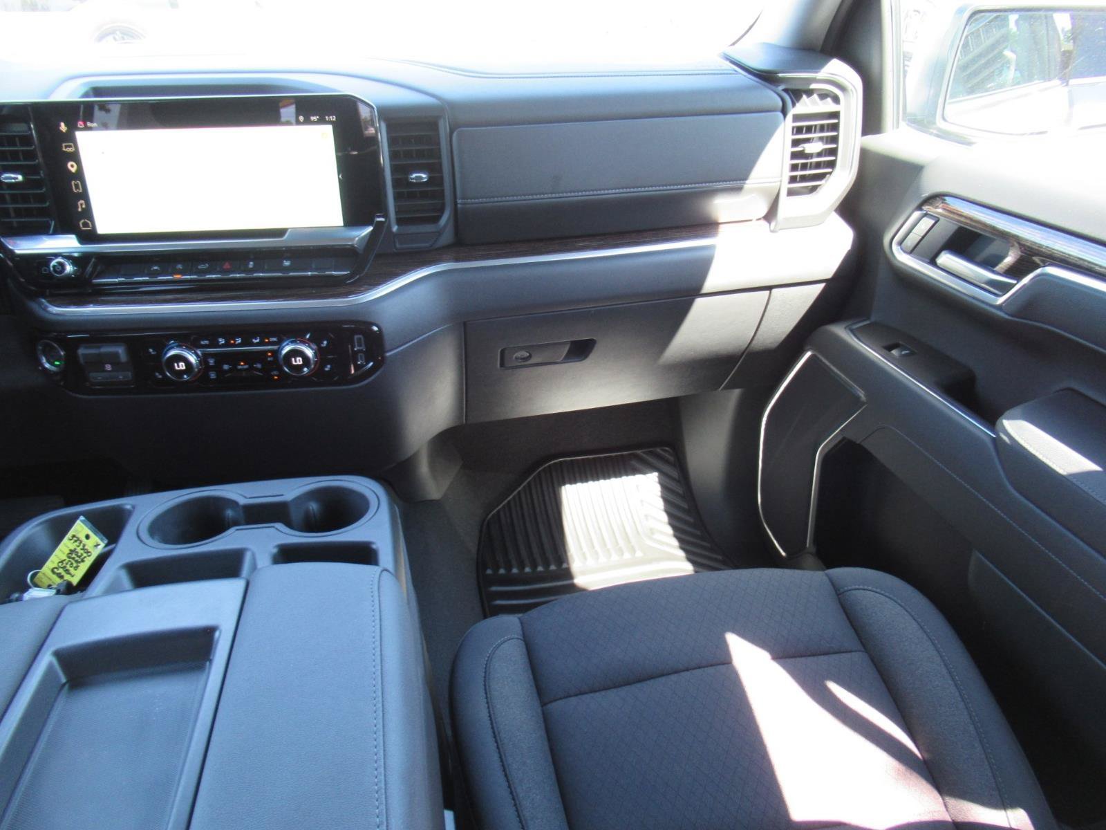 Used 2026 GMC Sierra 1500 SLE w/ Preferred Package AWD/4WD image 14
