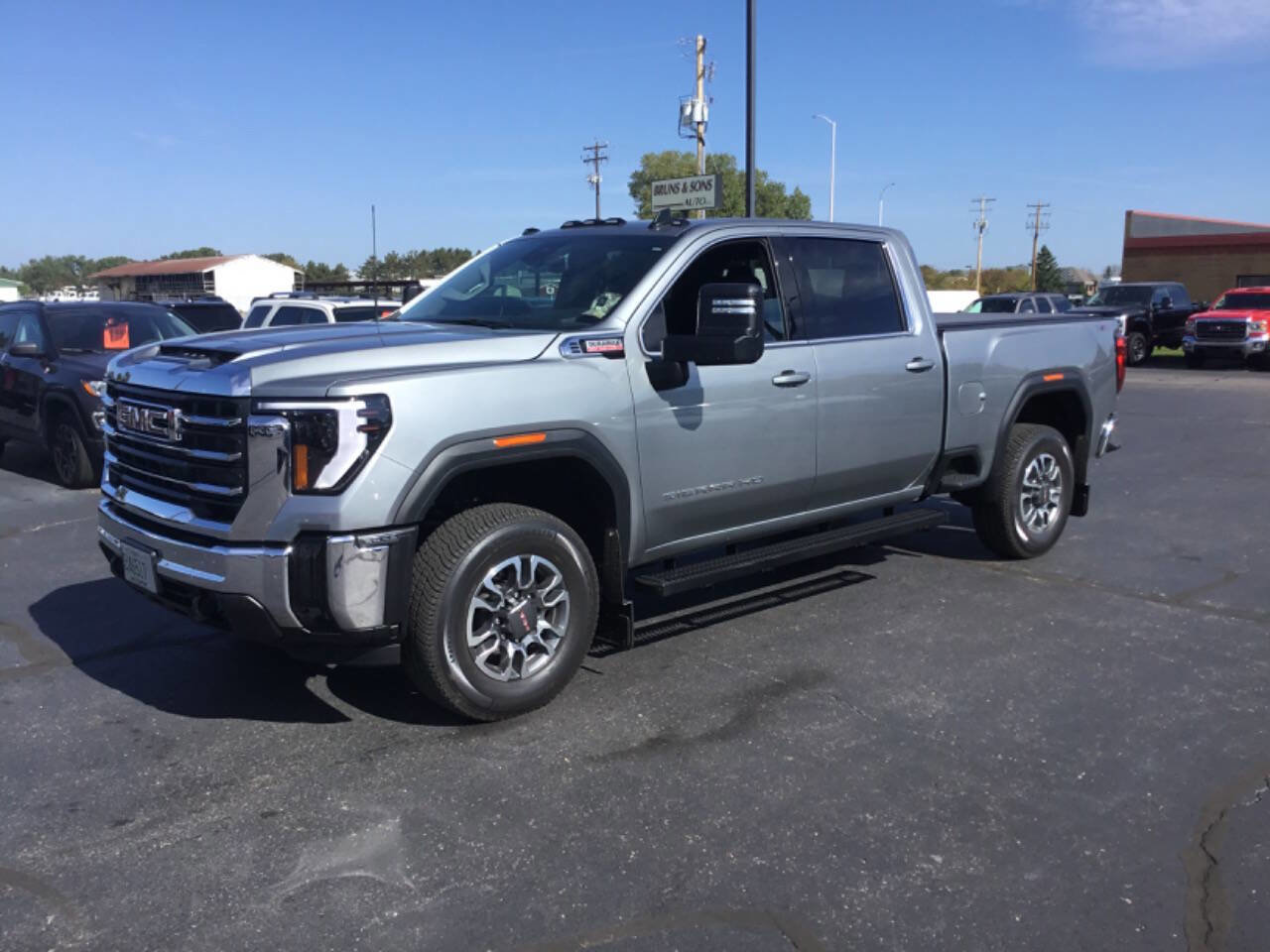 Used 2025 GMC Sierra 2500 SLE w/ SLE Value Package; image 1