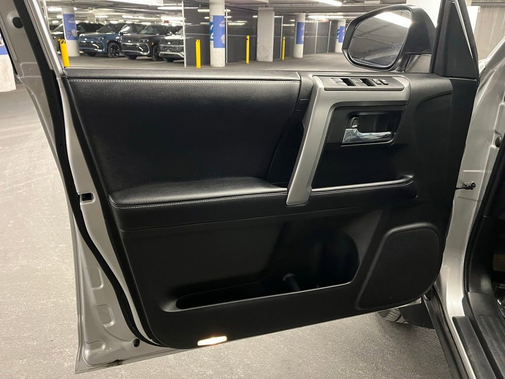 Used 2018 Toyota 4Runner SR5 Premium image 17