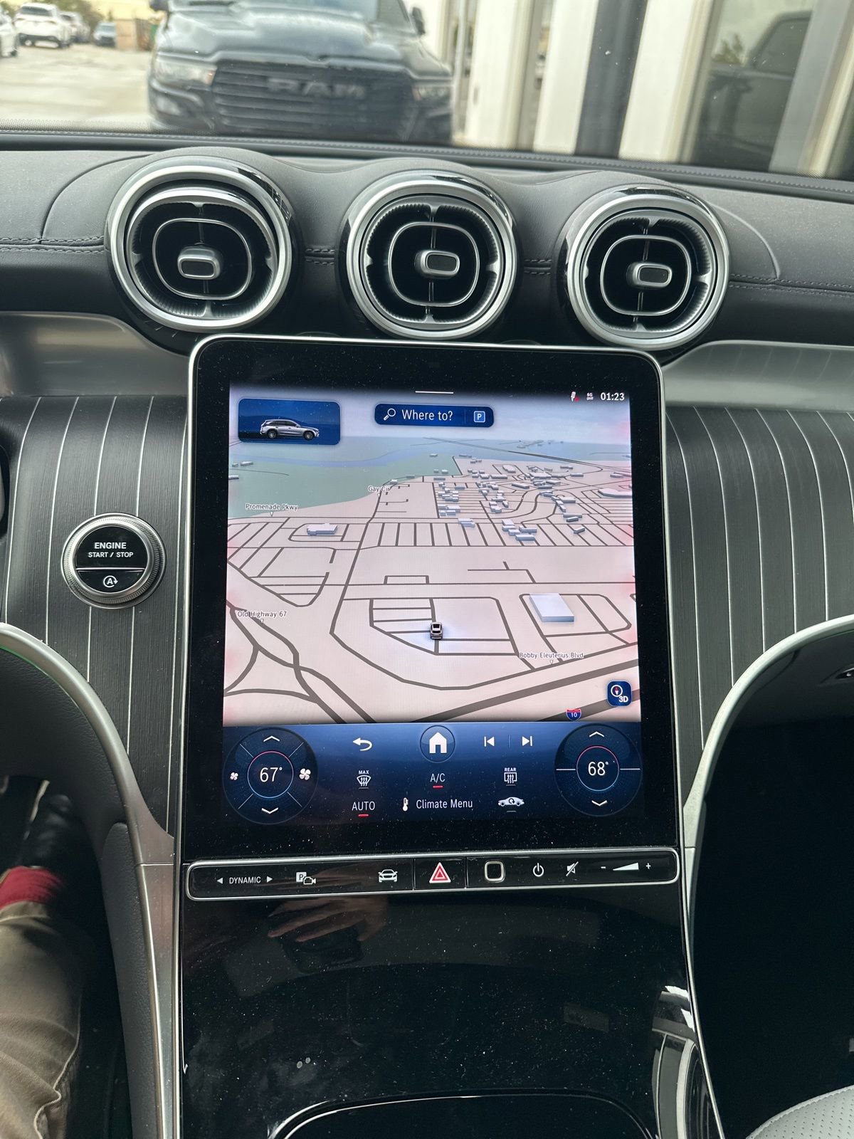 Used 2025 Mercedes-Benz GLC 300 4MATIC image 16