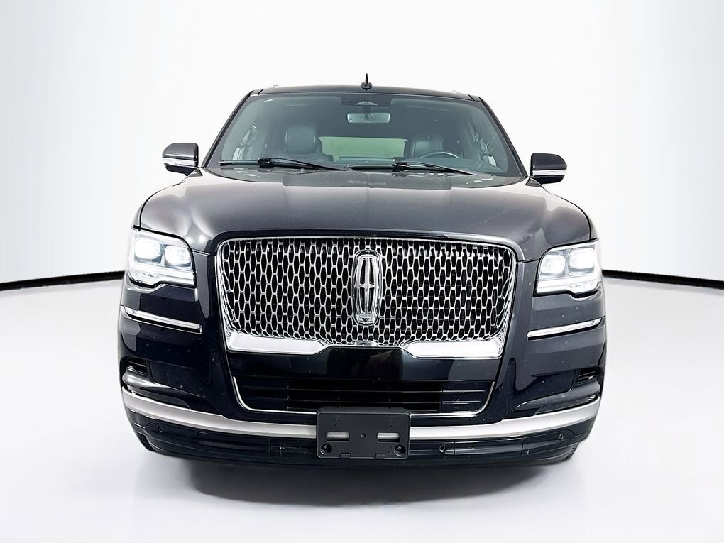Used 2024 Lincoln Navigator L 4WD image 2