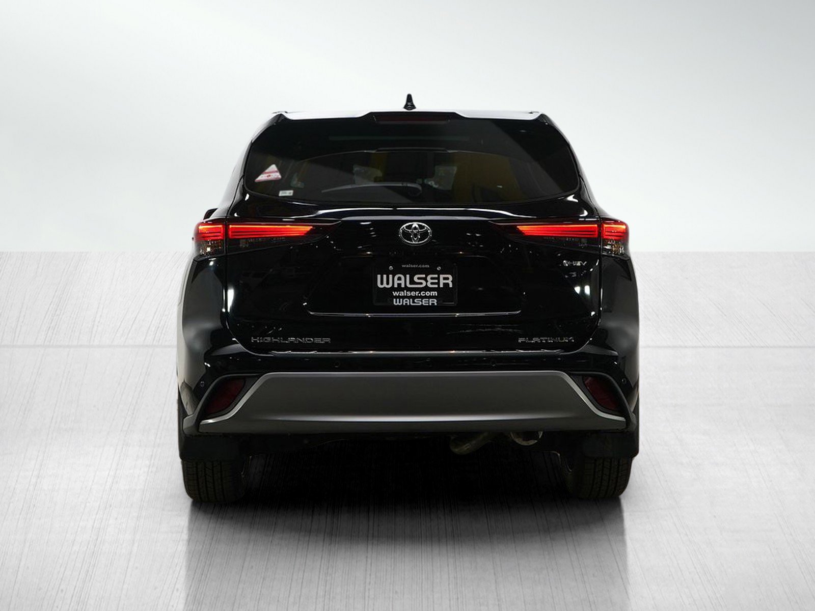 Used 2025 Toyota Highlander Platinum image 4