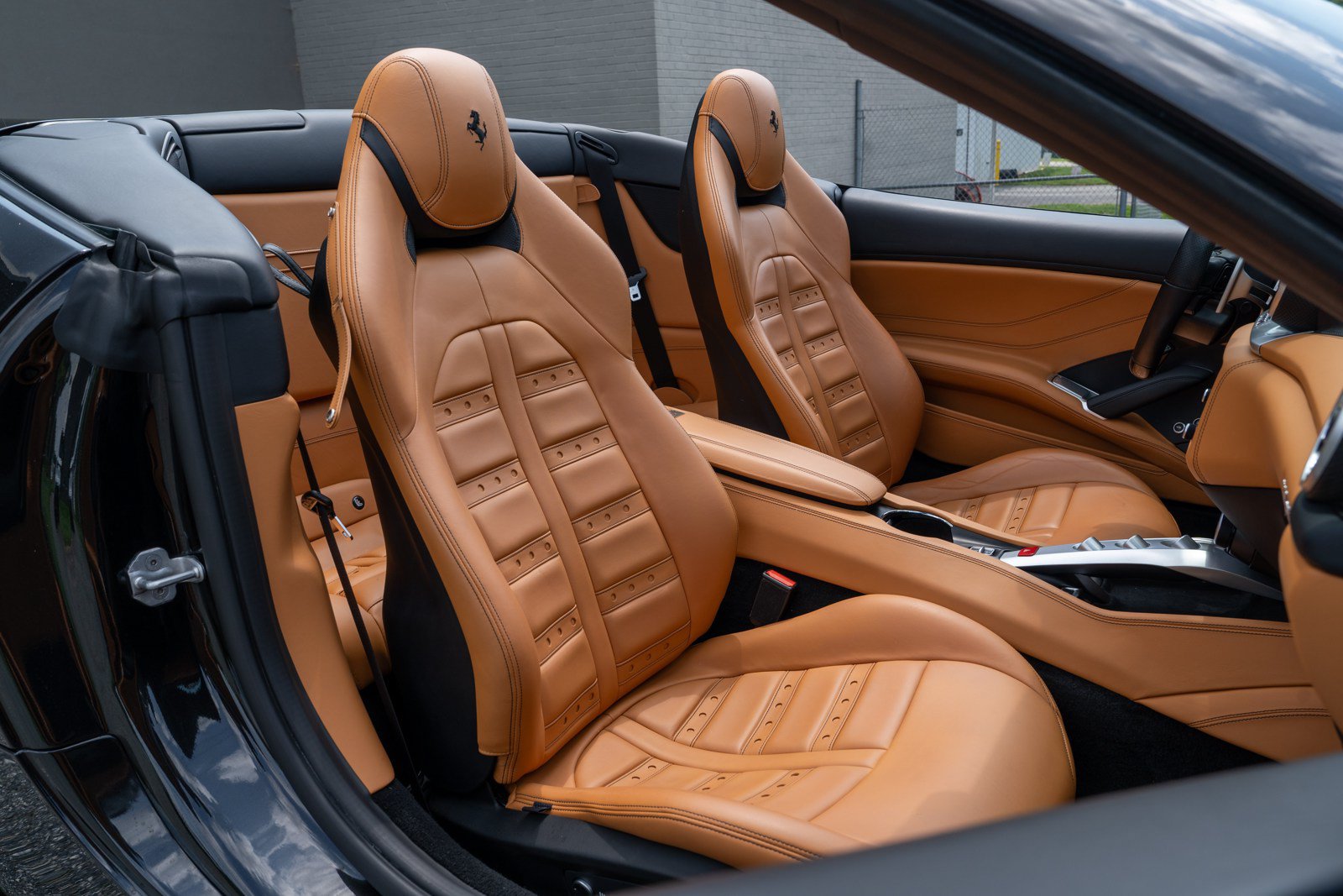 Used 2018 Ferrari California T RWD image 49