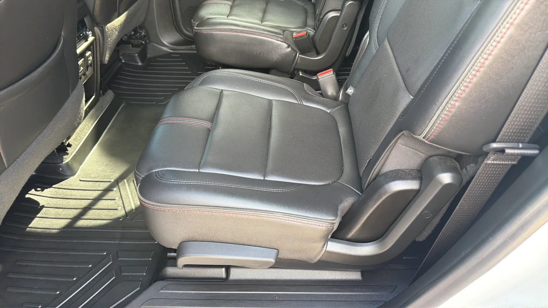 Used 2022 Chevrolet Traverse RS FWD image 10