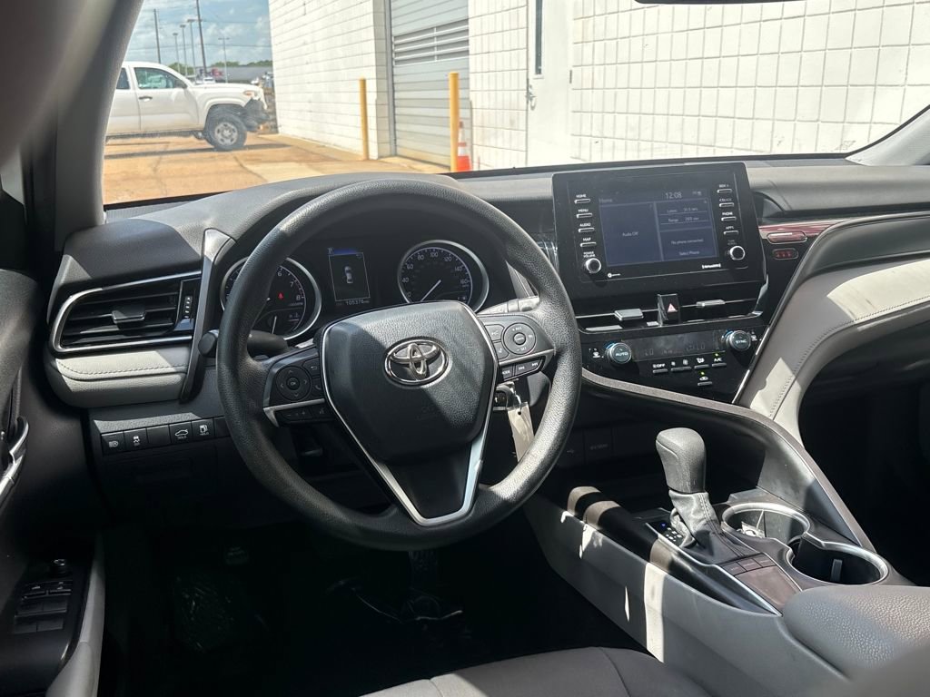 Used 2022 Toyota Camry LE image 2
