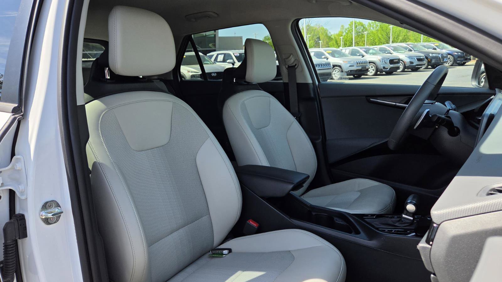 Used 2023 Kia Niro EX image 51