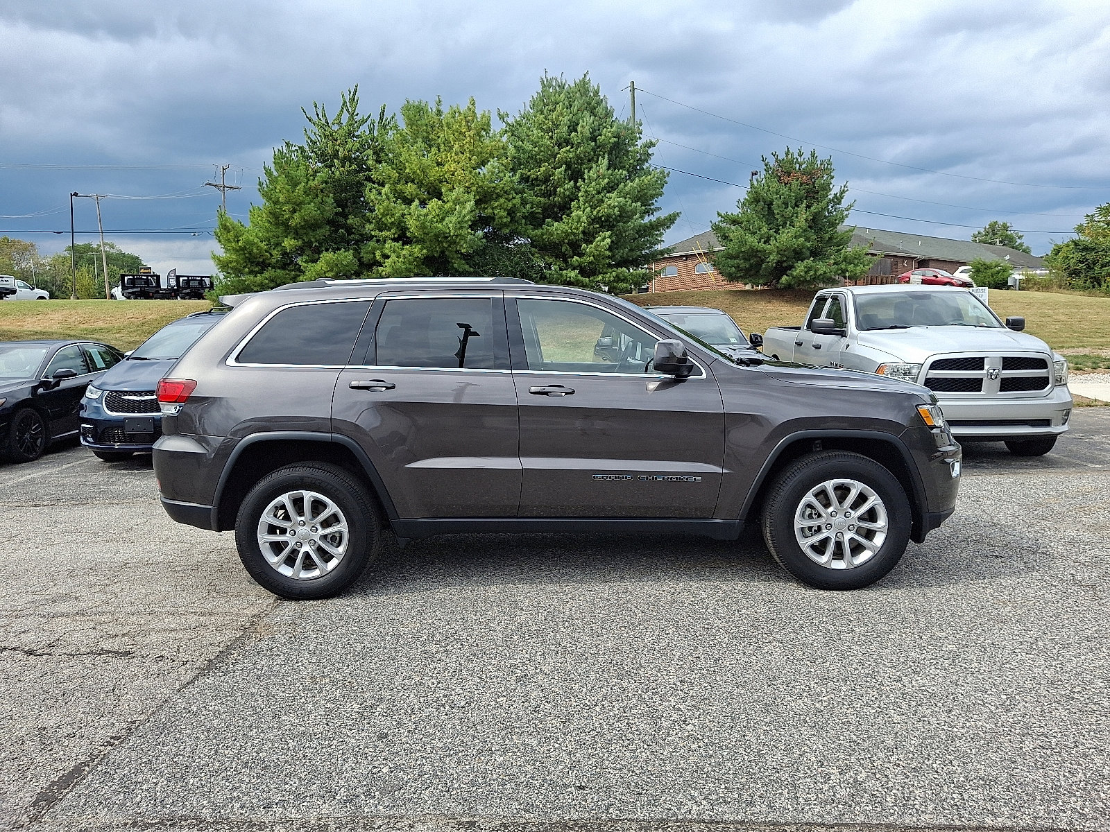 Used 2021 Jeep Grand Cherokee Laredo X image 9