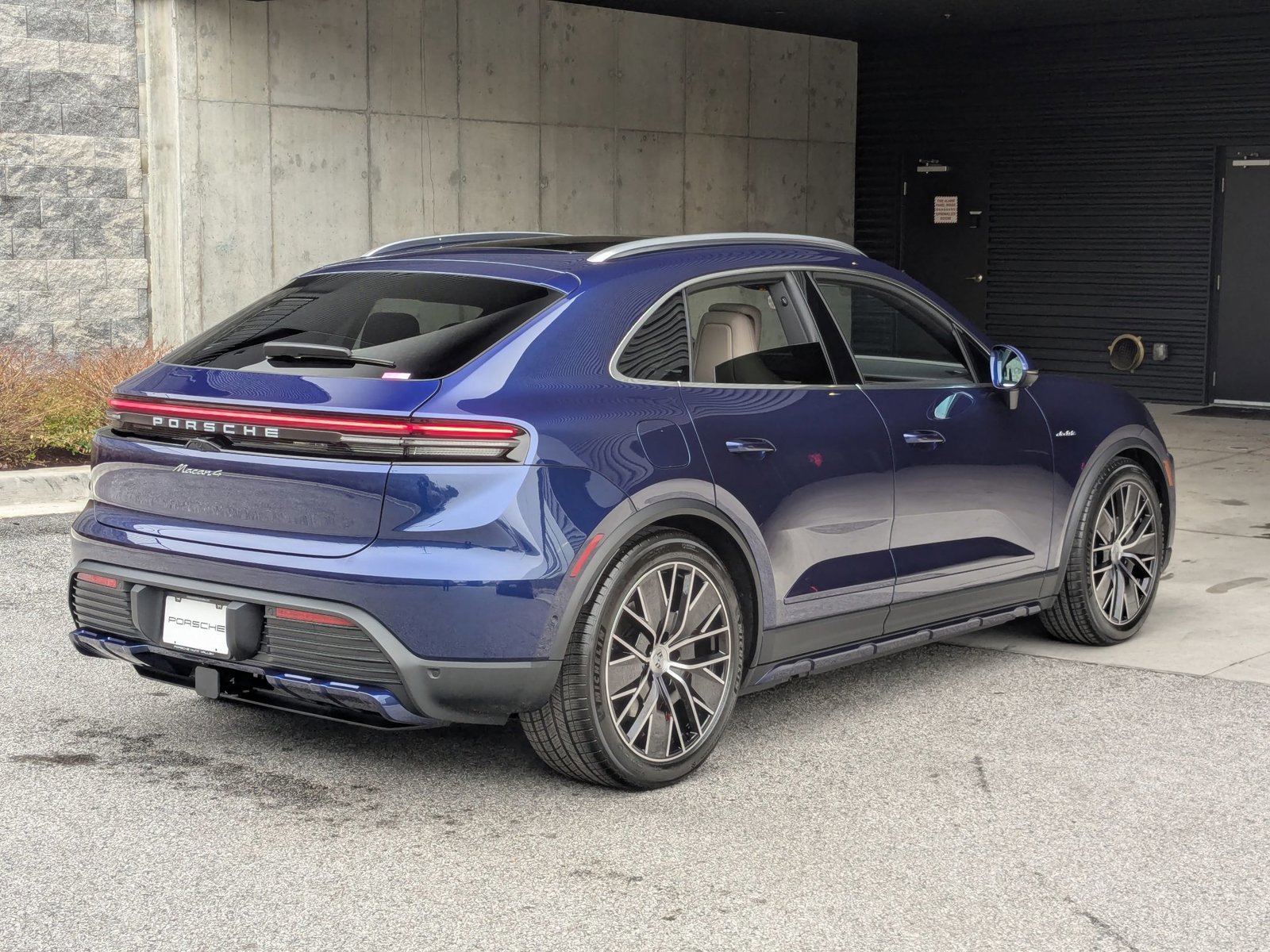 New 2026 Porsche Macan 4 Electric AWD/4WD image 9