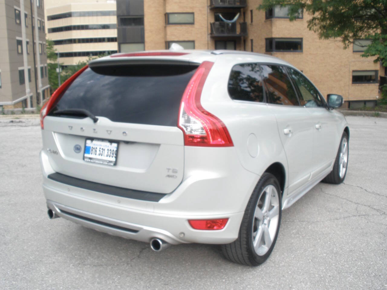 Used 2011 Volvo XC60 T6 R-Design w/ Convenience Pkg AWD/4WD image 10