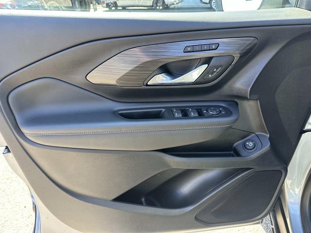 Used 2024 GMC Terrain SLT image 17