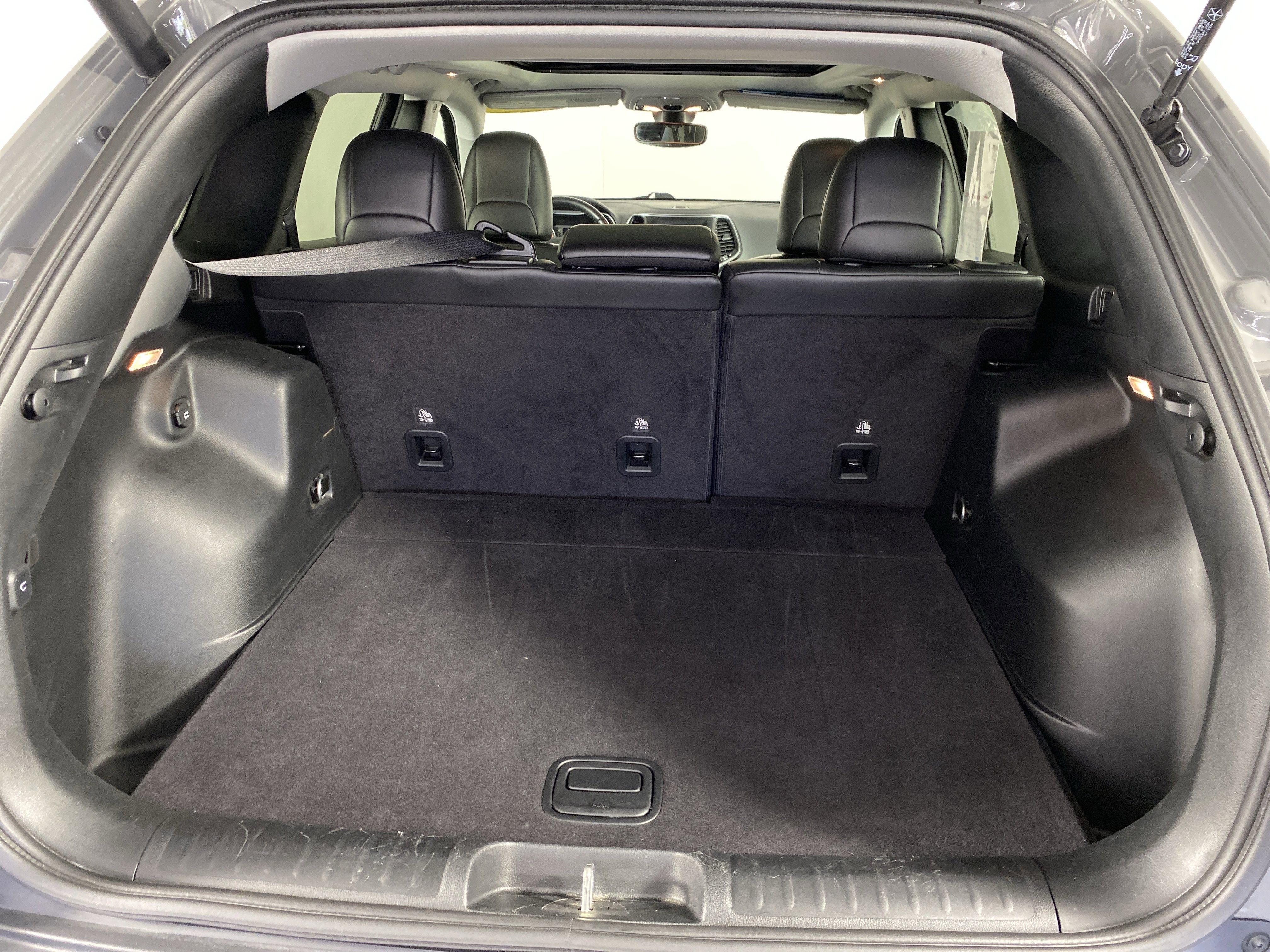 Used 2020 Jeep Cherokee Latitude Plus w/ Comfort/Convenience Group image 34