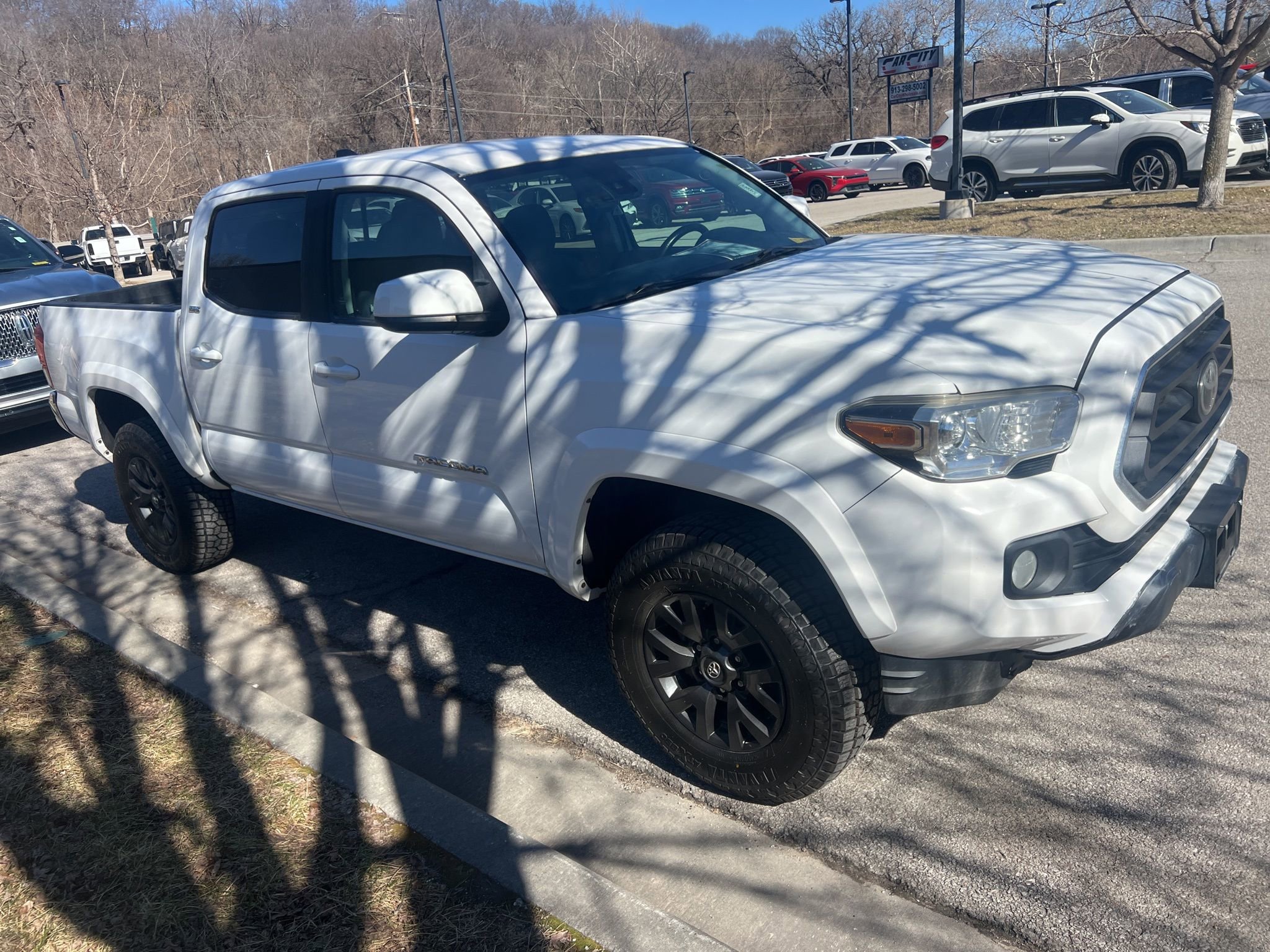 Used 2020 Toyota Tacoma SR5 image 3