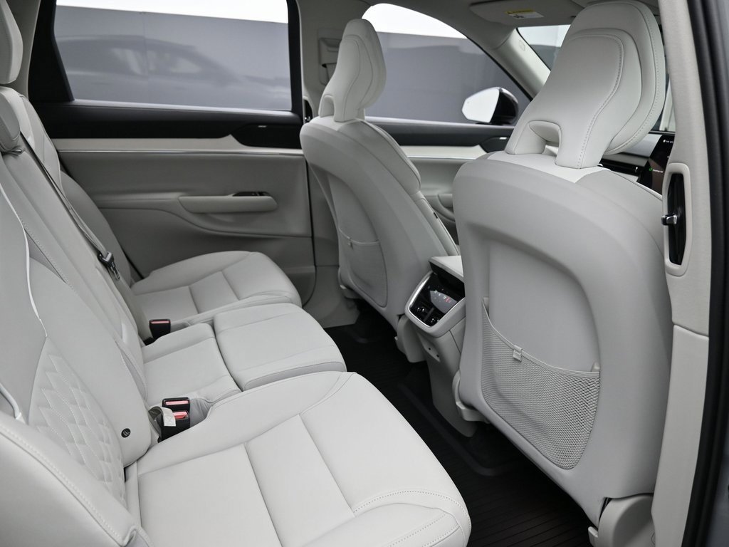 Used 2025 Volvo EX90 Ultra image 31