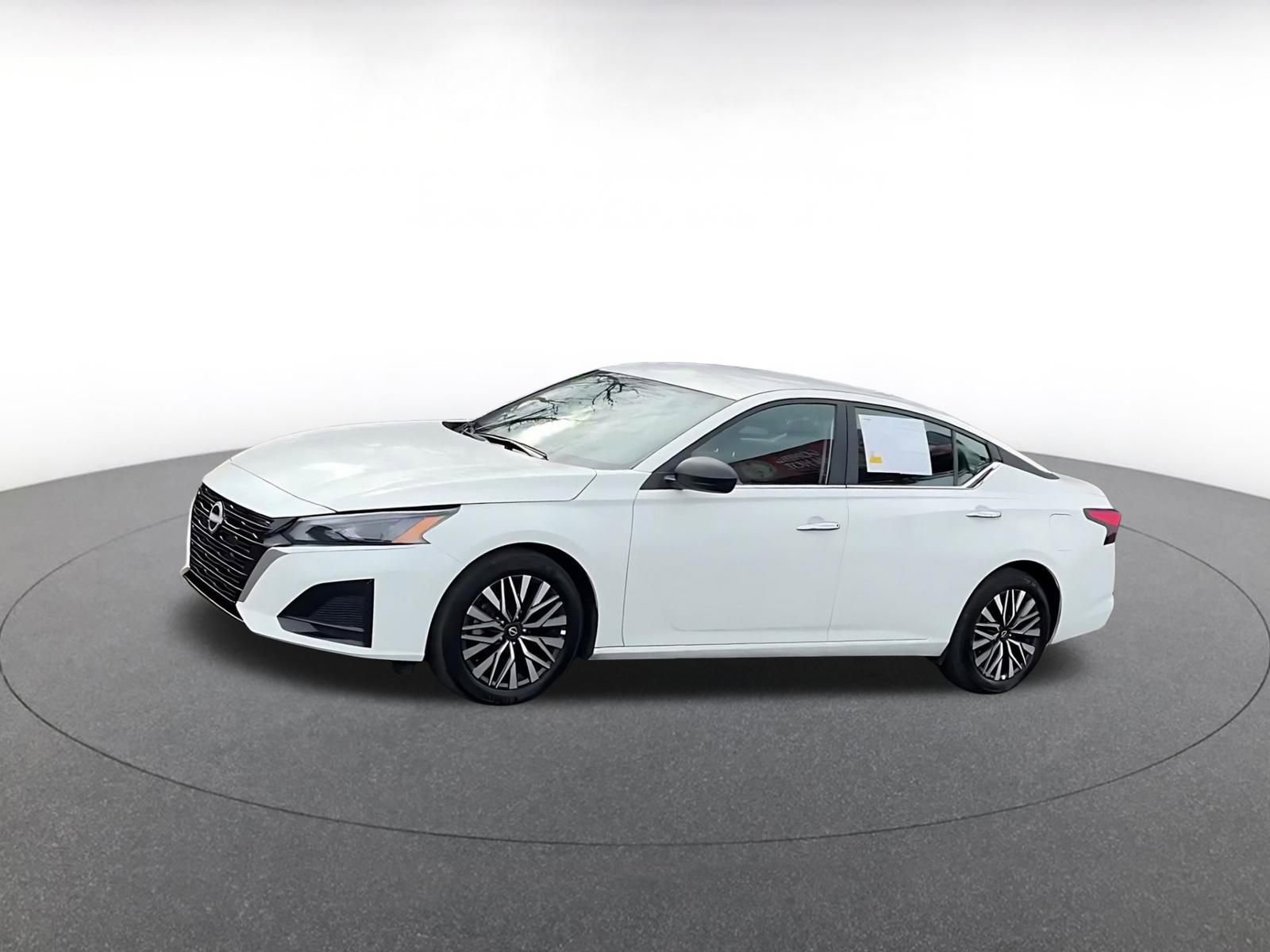 Used 2025 Nissan Altima 2.5 SV image 8