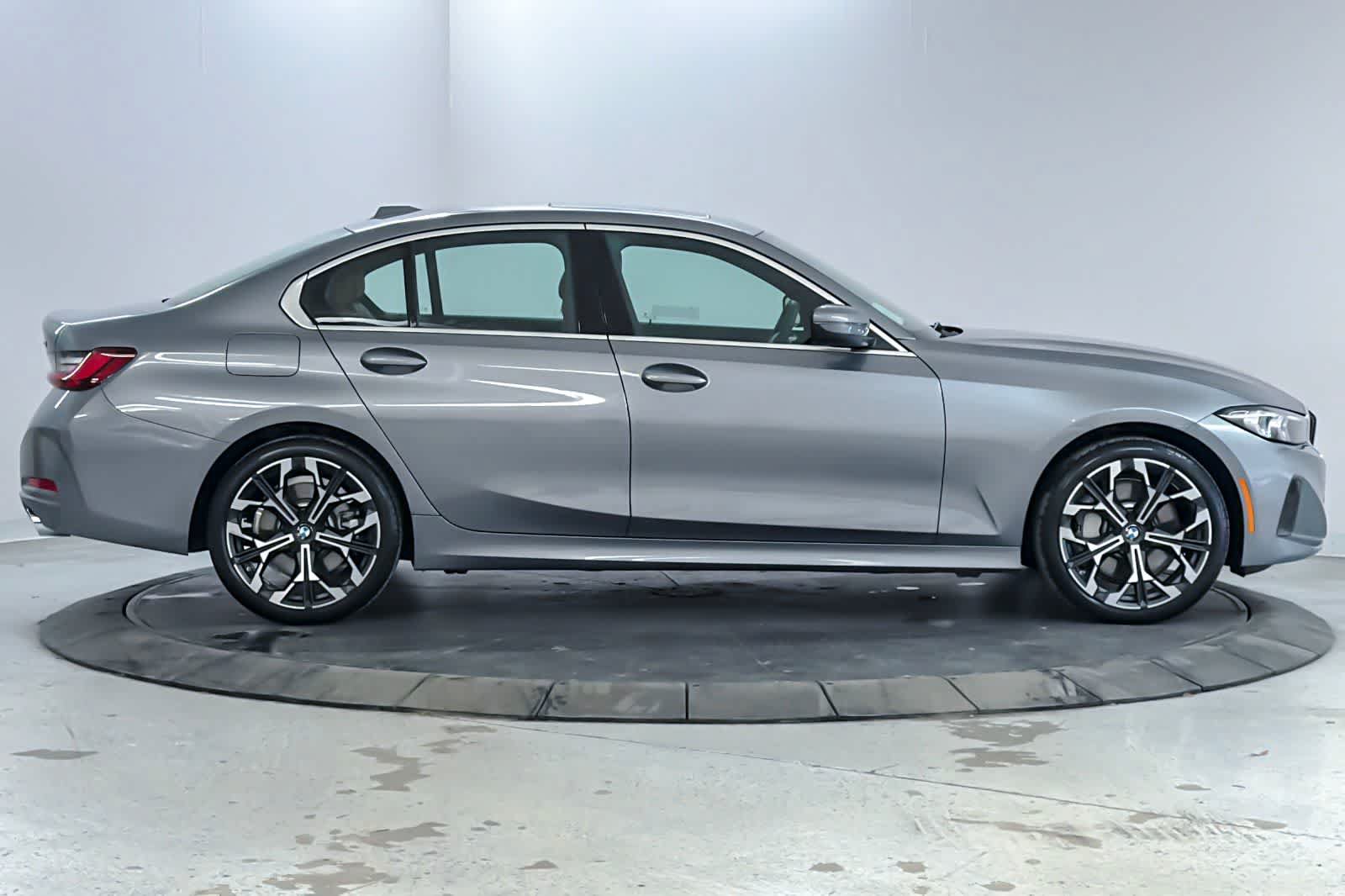 Used 2026 BMW 330i xDrive Sedan w/ Premium Package AWD/4WD image 8