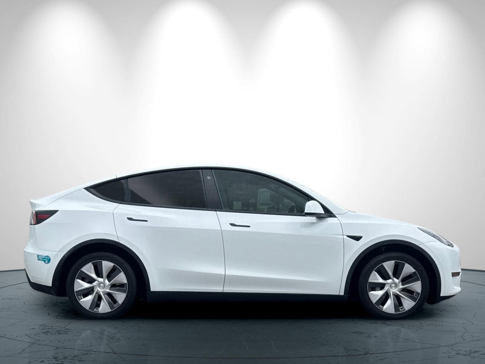 Used 2023 Tesla Model Y Long Range AWD/4WD image 3
