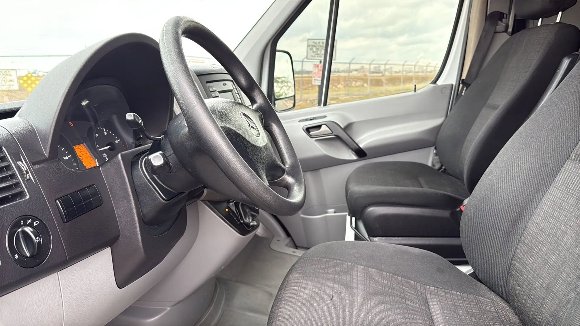 Used 2017 Mercedes-Benz Sprinter 2500 image 9