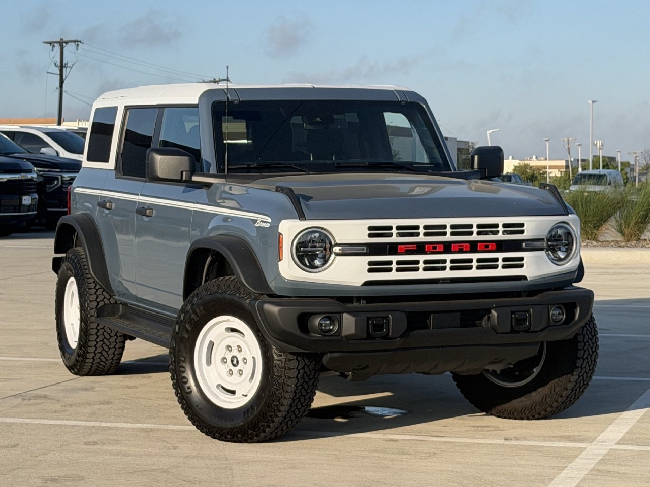 Used 2025 Ford Bronco Heritage Edition AWD/4WD image 2