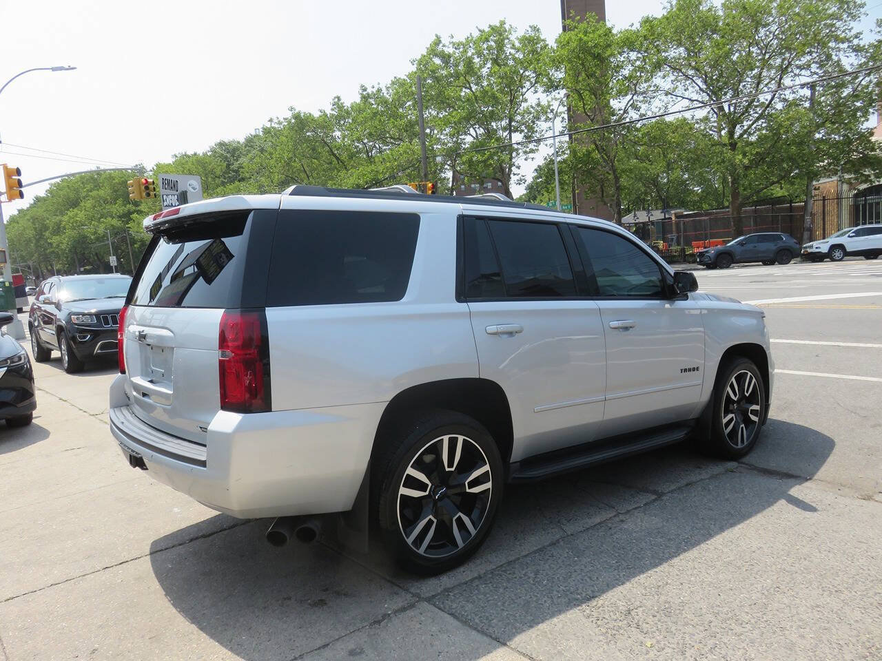 Used 2018 Chevrolet Tahoe Premier AWD/4WD image 4