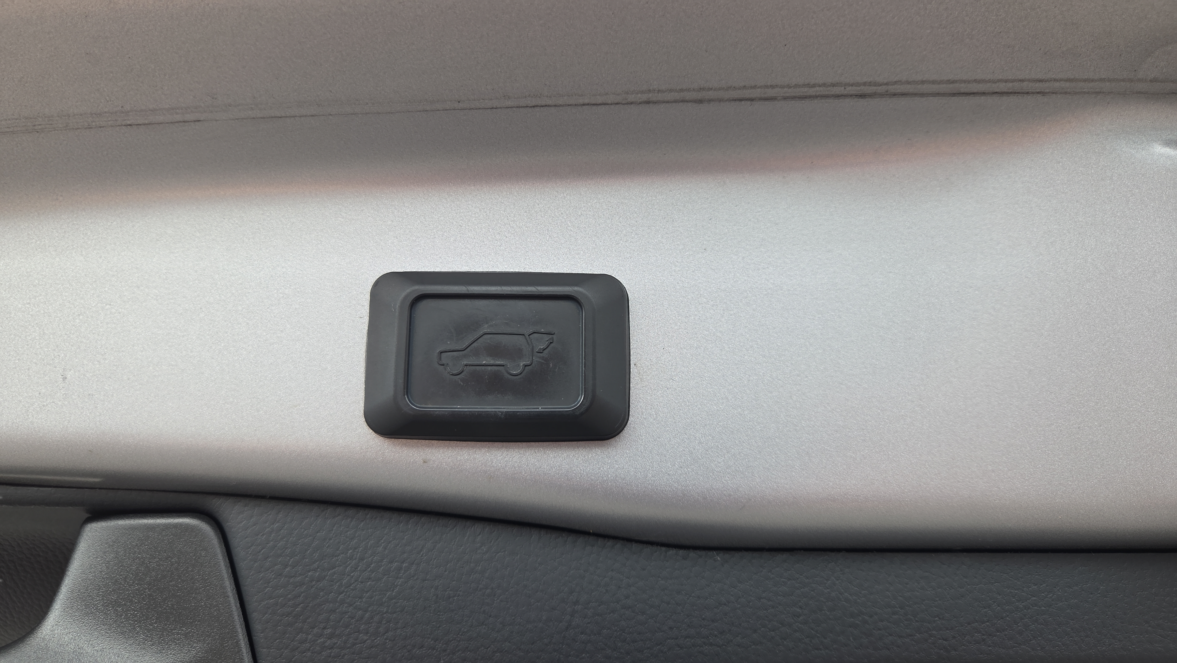 Used 2022 Toyota RAV4 XLE w/ Convenience Package AWD/4WD image 10