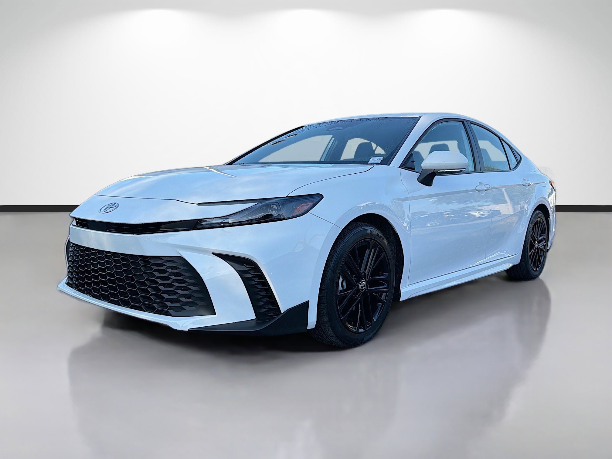 Used 2025 Toyota Camry SE image 7