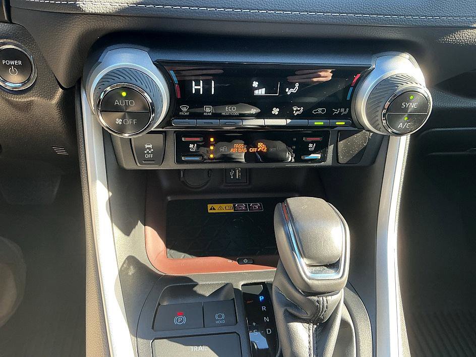 Used 2023 Toyota RAV4 Limited image 18