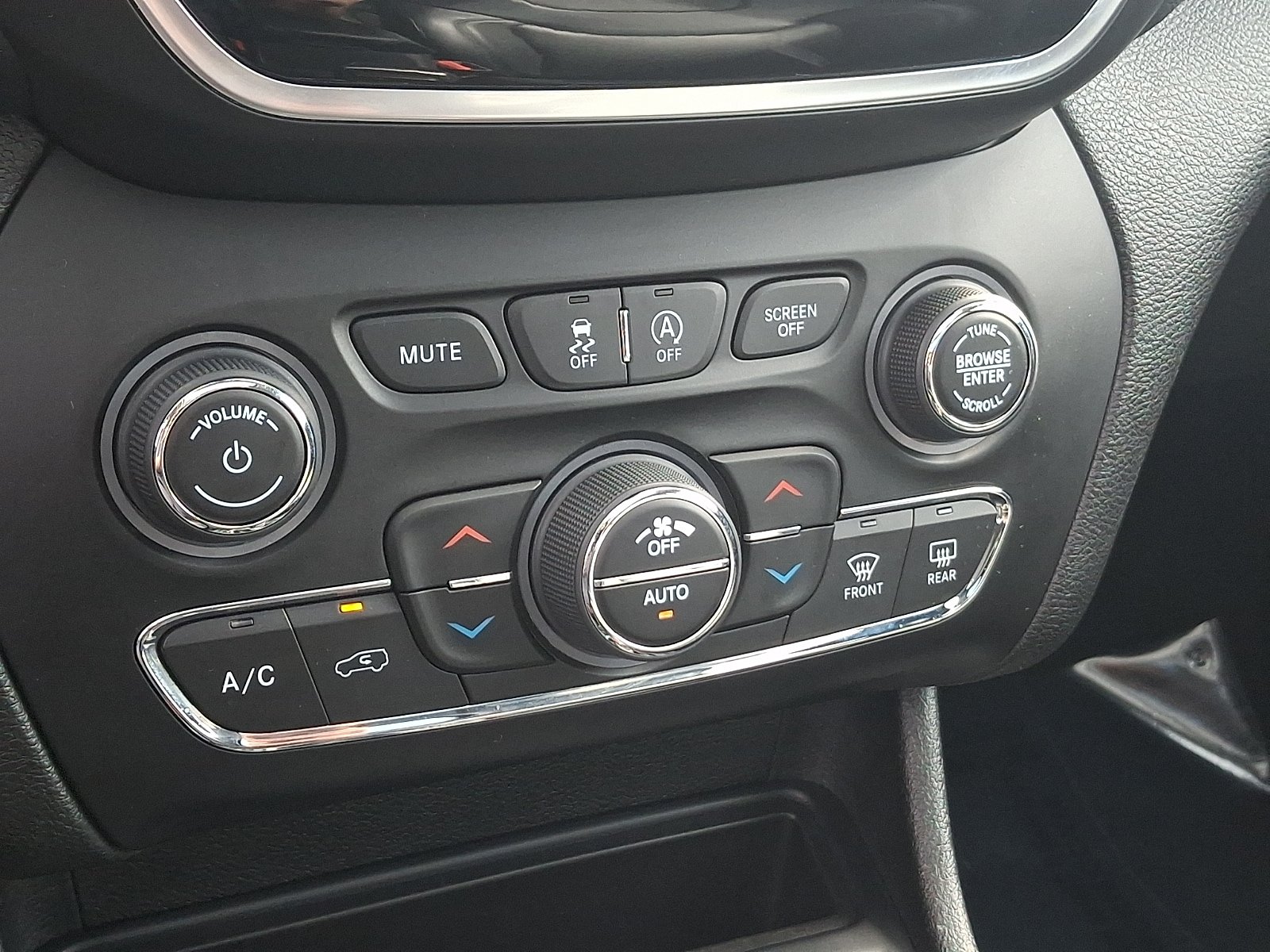 Used 2021 Jeep Cherokee Limited AWD/4WD image 16