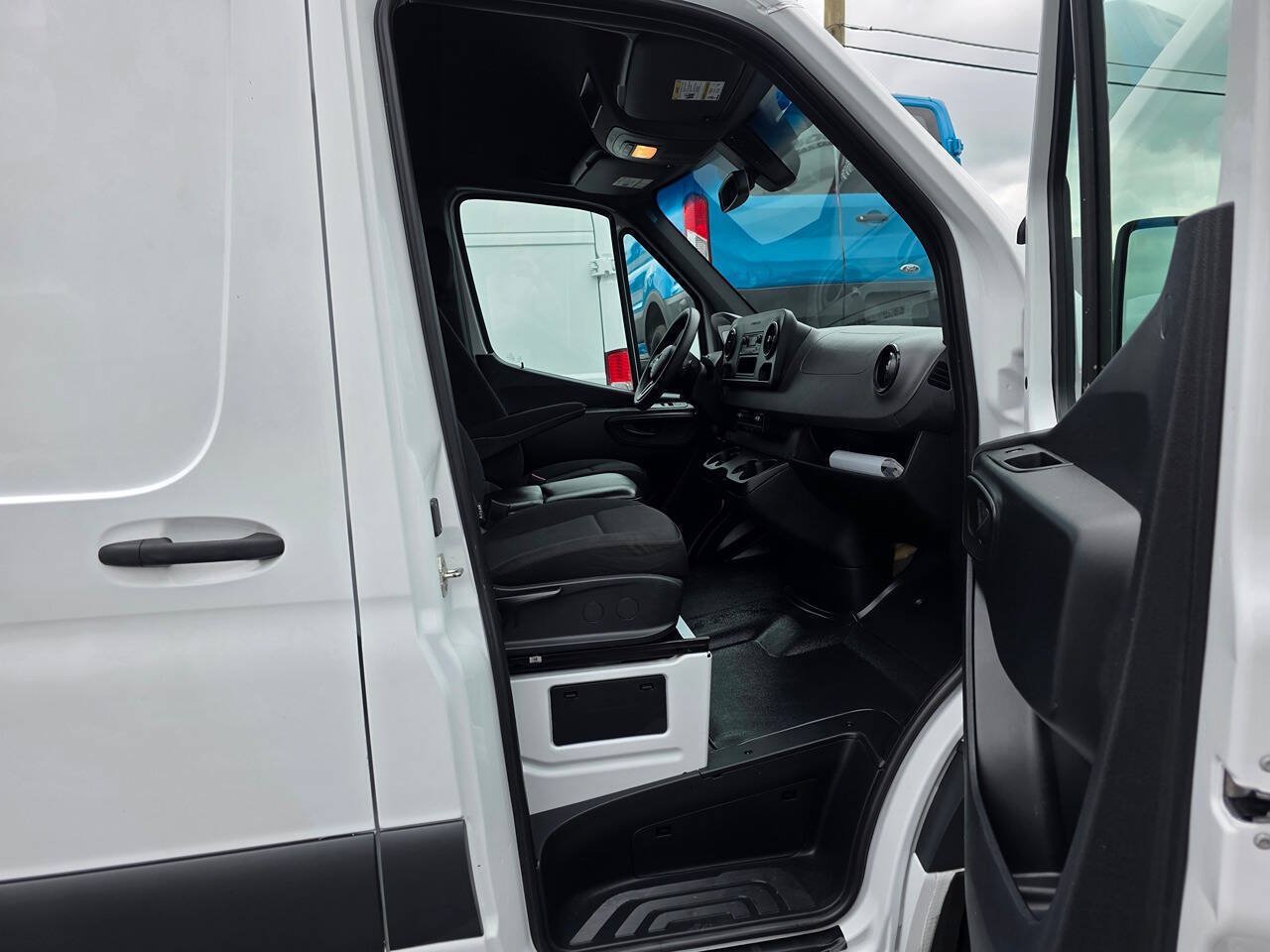 Used 2022 Mercedes-Benz Sprinter 2500 image 12