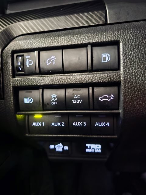 Used 2025 Toyota Tacoma TRD Pro AWD/4WD image 32