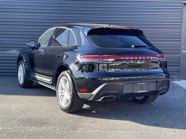 Certified 2025 Porsche Macan image 3