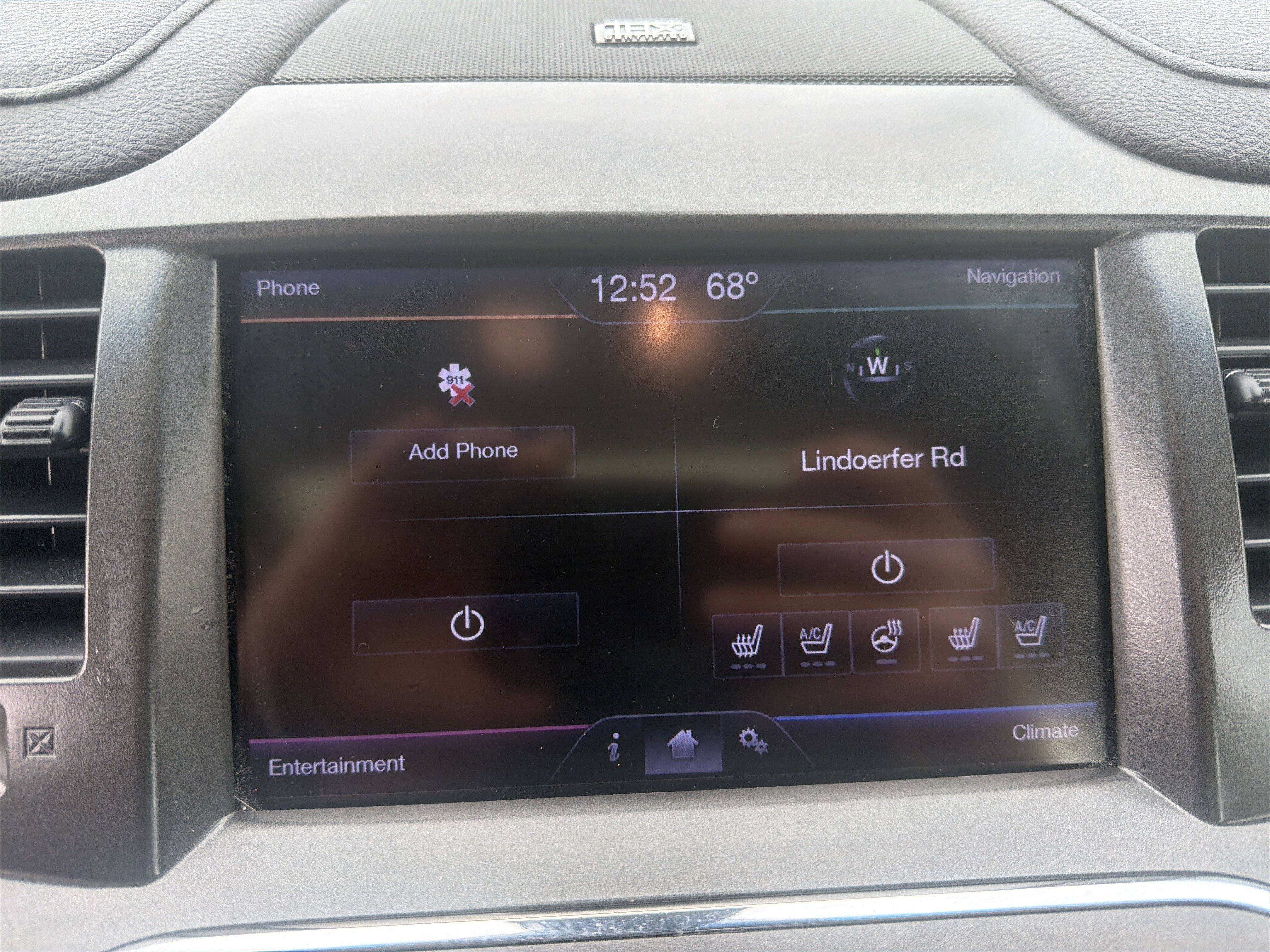 Used 2013 Lincoln MKS AWD image 32