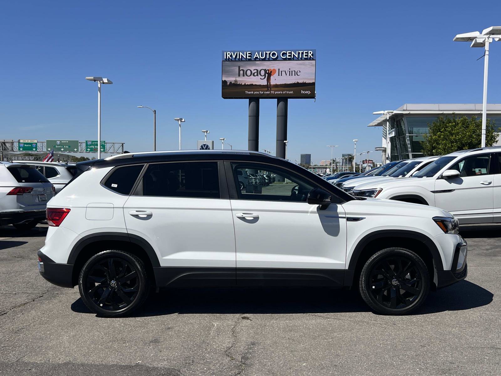 Certified 2023 Volkswagen Taos SE w/ Black Wheel Package image 24