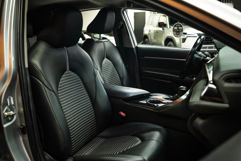 Used 2020 Toyota Camry SE w/ Carpet Mat Package FWD image 14