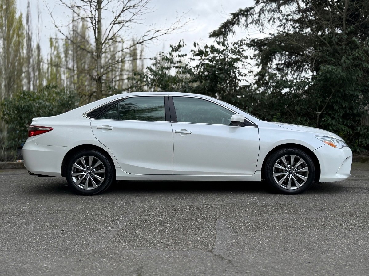 Used 2015 Toyota Camry XLE w/ Advanced Technology Package FWD image 2