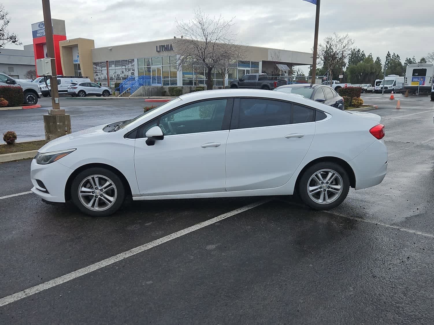 Used 2017 Chevrolet Cruze LT image 5