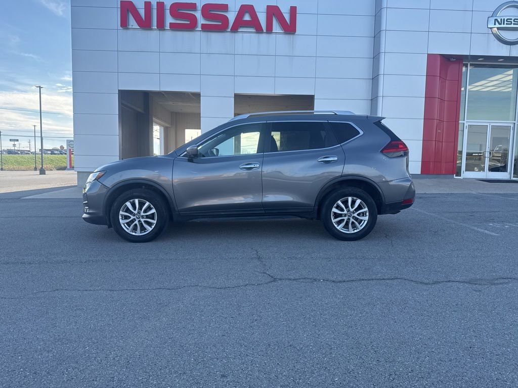 Used 2017 Nissan Rogue SV w/ SV Premium Package image 4