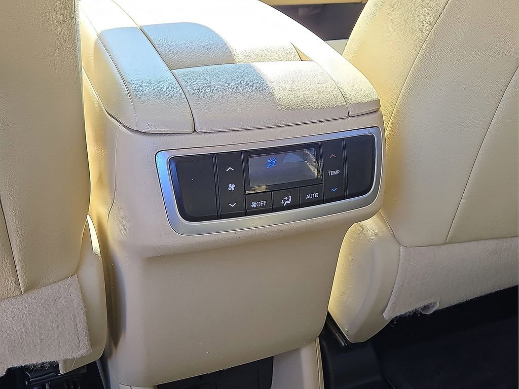 Used 2018 Toyota Highlander XLE image 17