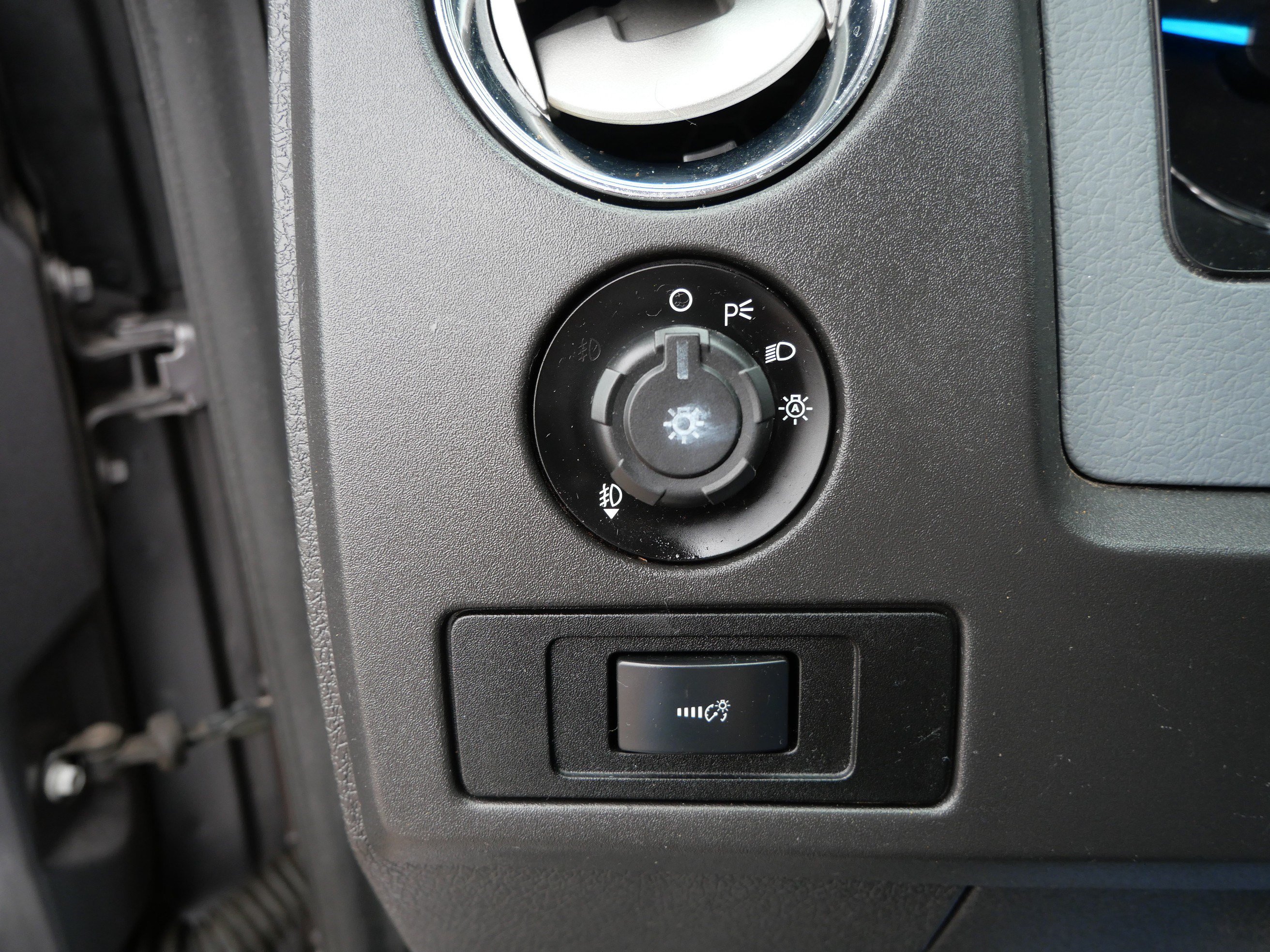 Used 2014 Ford F150 XLT w/ Equipment Group 302A Luxury AWD/4WD image 26