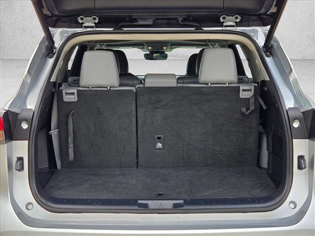 Used 2021 Toyota Highlander XLE FWD image 18