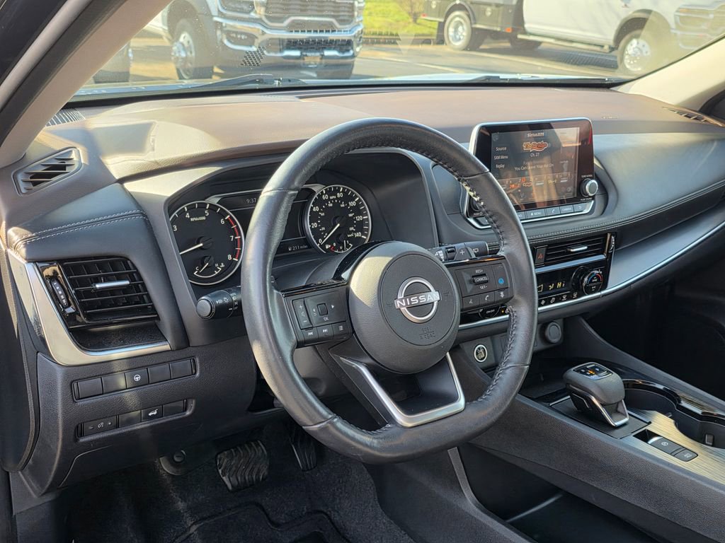 Used 2023 Nissan Rogue SV w/ SV Premium Package image 12