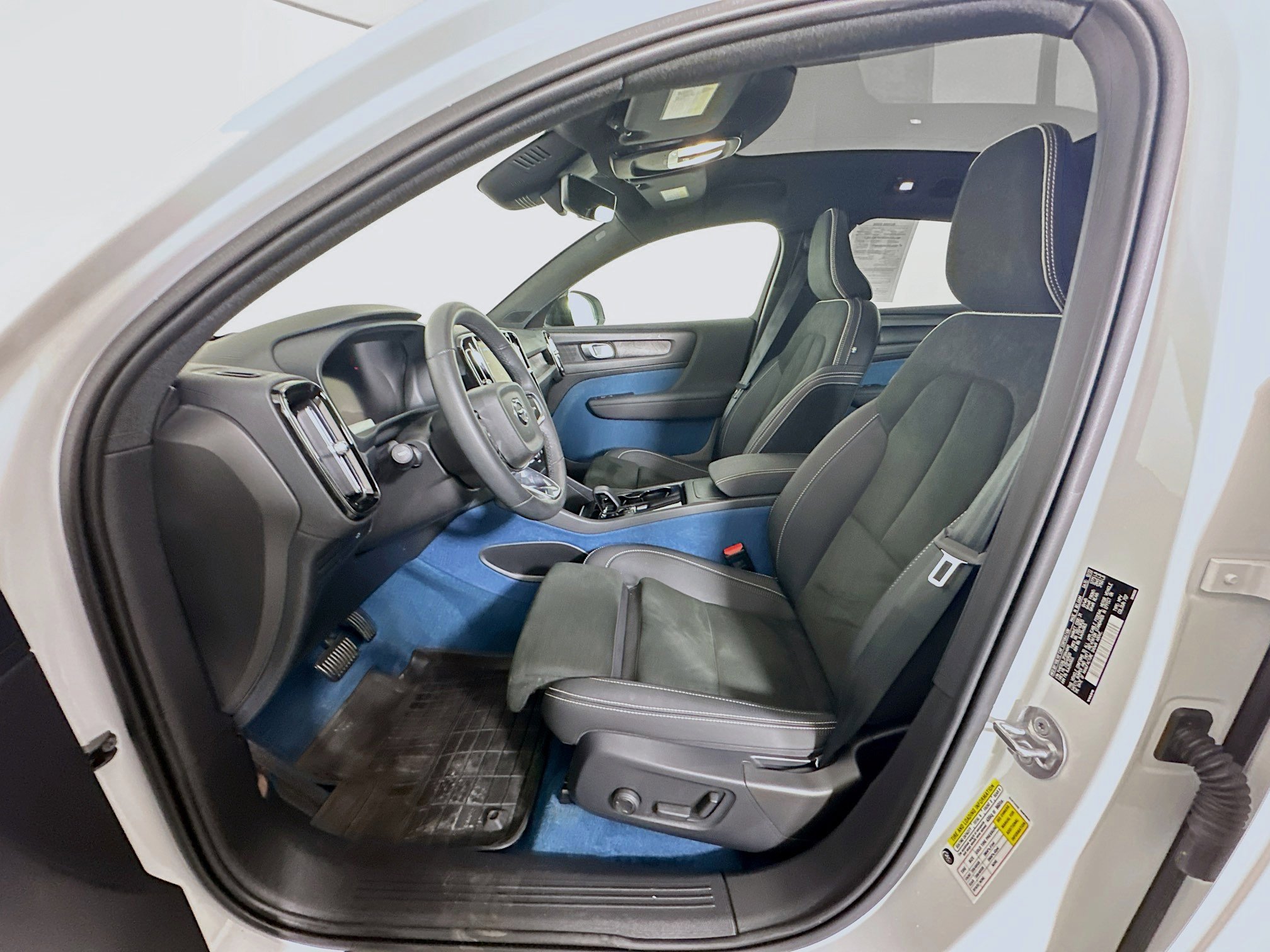 Used 2023 Volvo C40 P8 Recharge Plus w/ Climate Package image 13