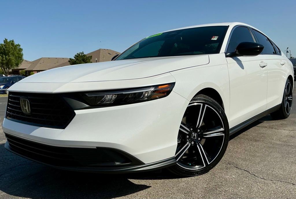 Used 2025 Honda Accord Sport image 3