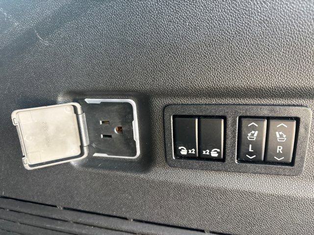 Used 2021 Chevrolet Suburban High Country image 16