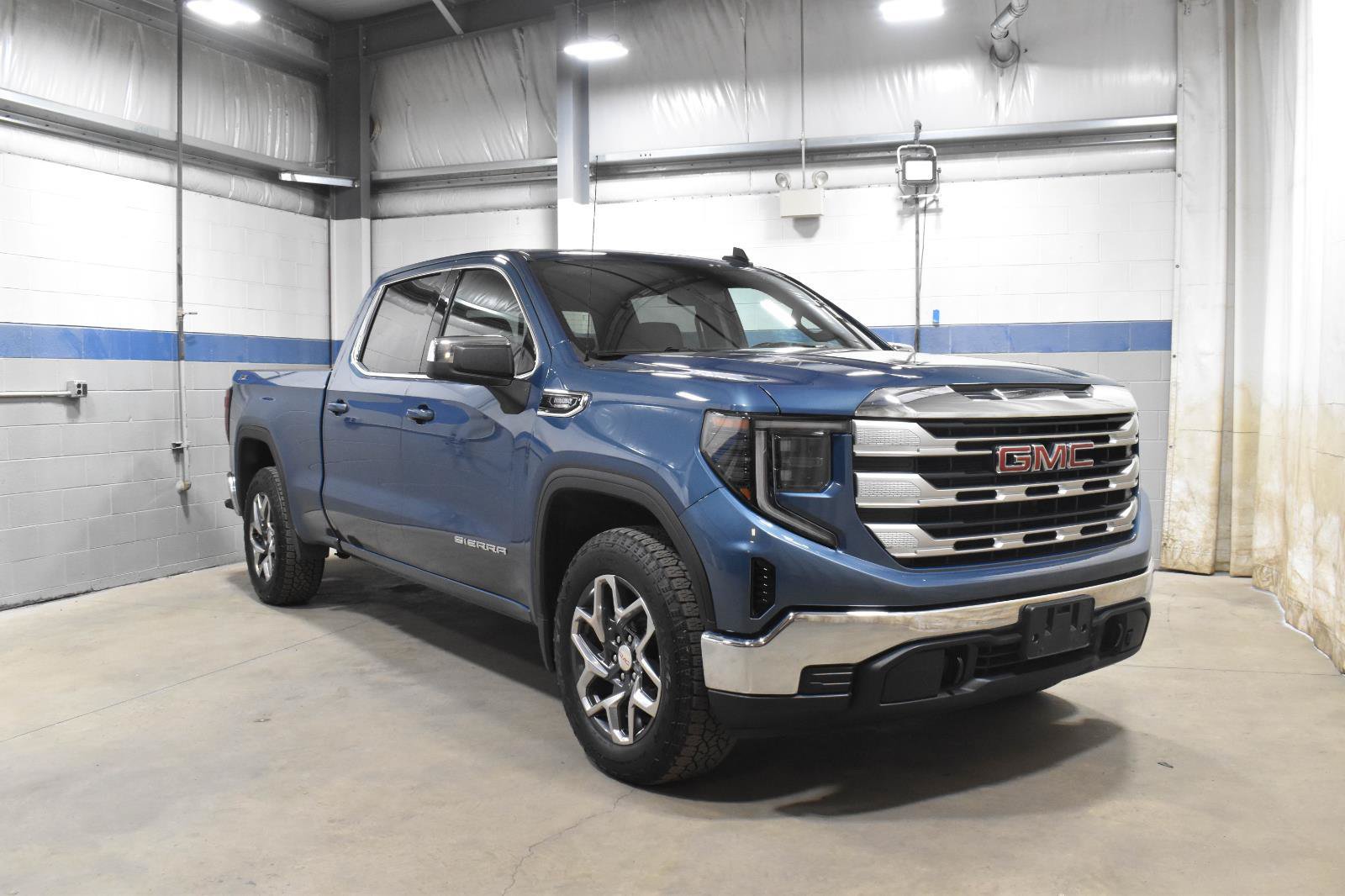 Used 2024 GMC Sierra 1500 SLE w/ Preferred Package AWD/4WD image 28