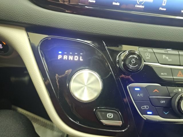 Used 2023 Chrysler Pacifica Touring-L FWD image 10